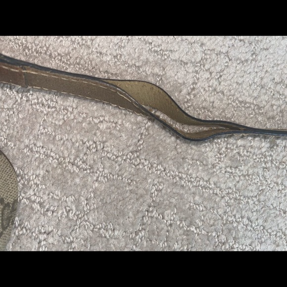 Vintage, used, Gucci crossbody. Pocket in front and zipper closure - Picture 3 of 8